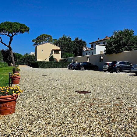 La Villa Apartments Tinaia - Excellent For Sardegna & Corsica - 6-8 Beds - Private Parking Included With Camera Livorno Exterior foto