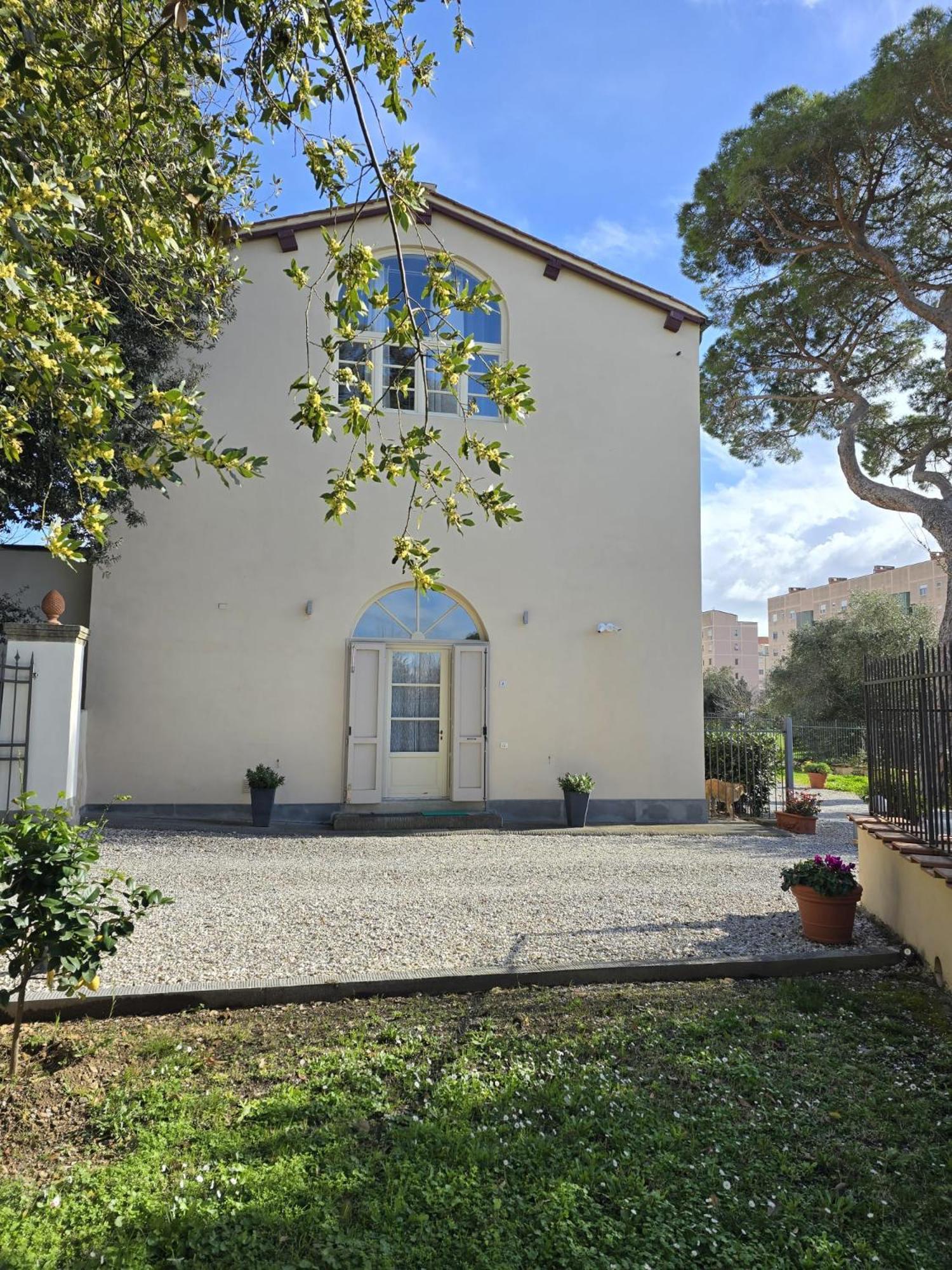 La Villa Apartments Tinaia - Excellent For Sardegna & Corsica - 6-8 Beds - Private Parking Included With Camera Livorno Exterior foto