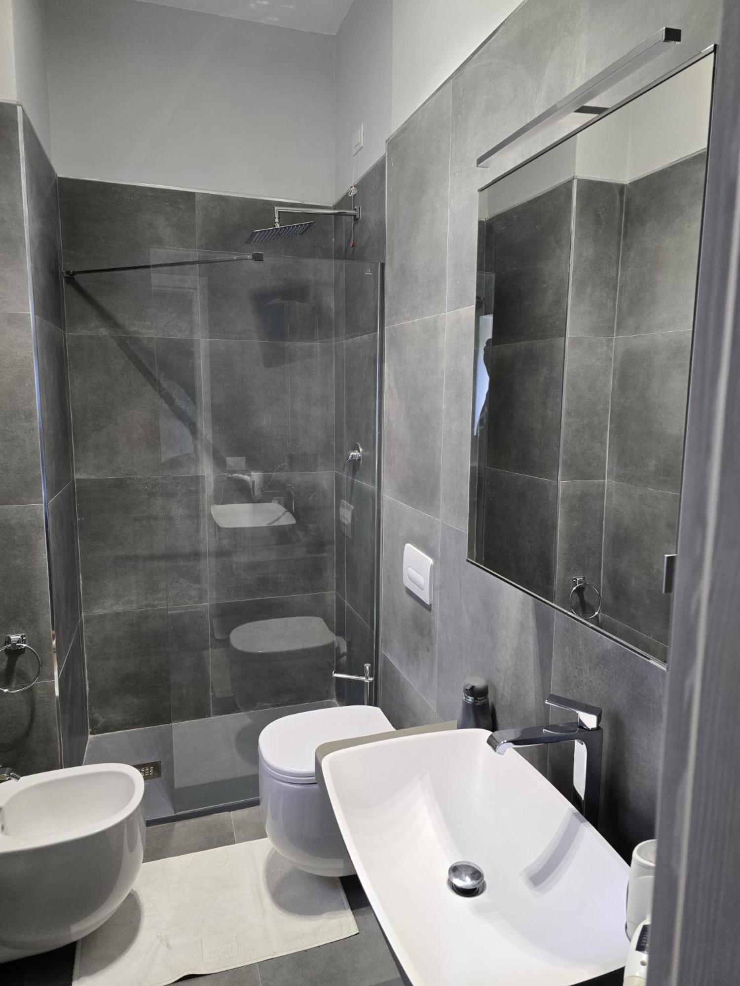 La Villa Apartments Tinaia - Excellent For Sardegna & Corsica - 6-8 Beds - Private Parking Included With Camera Livorno Exterior foto