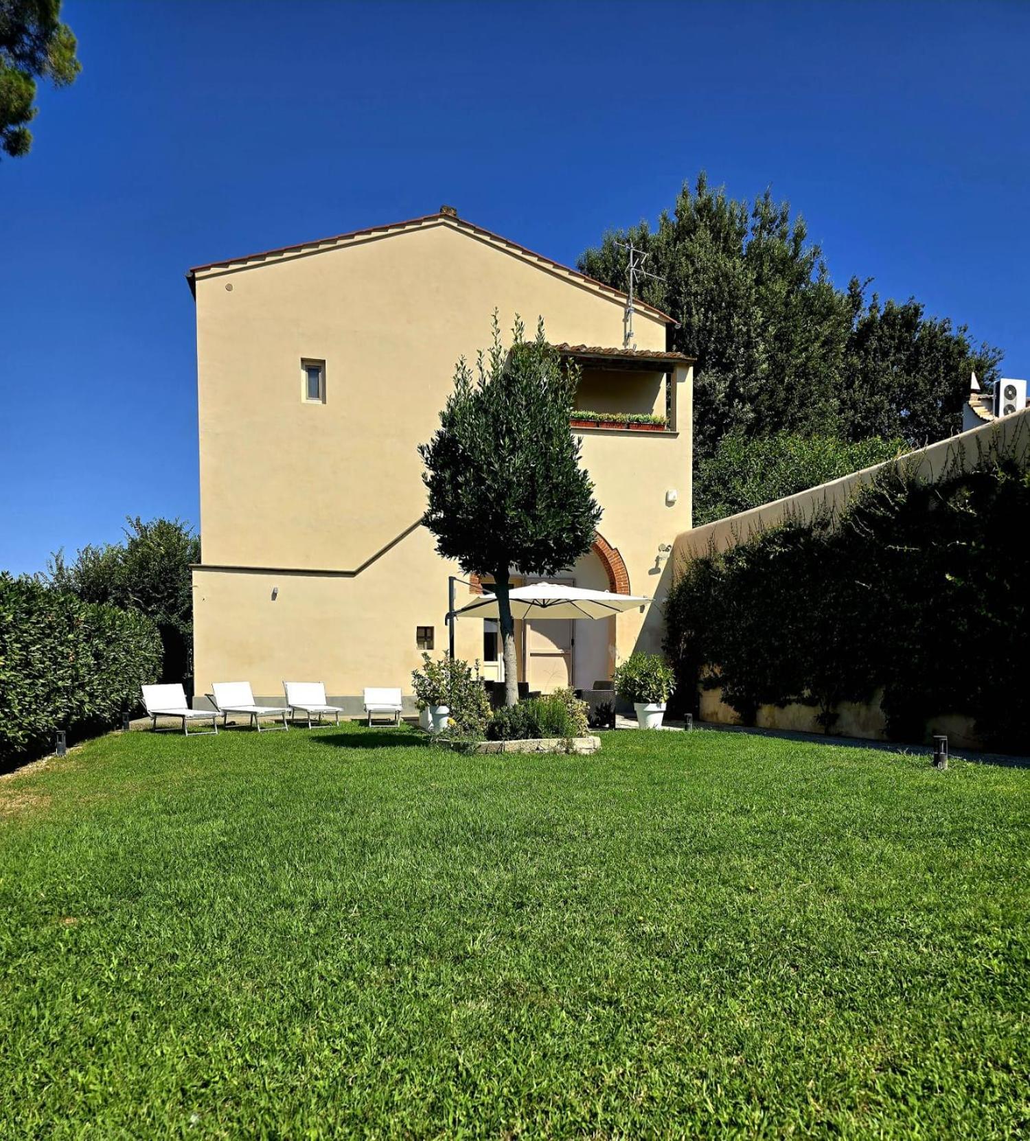 La Villa Apartments Tinaia - Excellent For Sardegna & Corsica - 6-8 Beds - Private Parking Included With Camera Livorno Exterior foto
